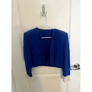 Blue Cropped Jacket with White Lace Sleeve Detail – One Size (Fits Like S)